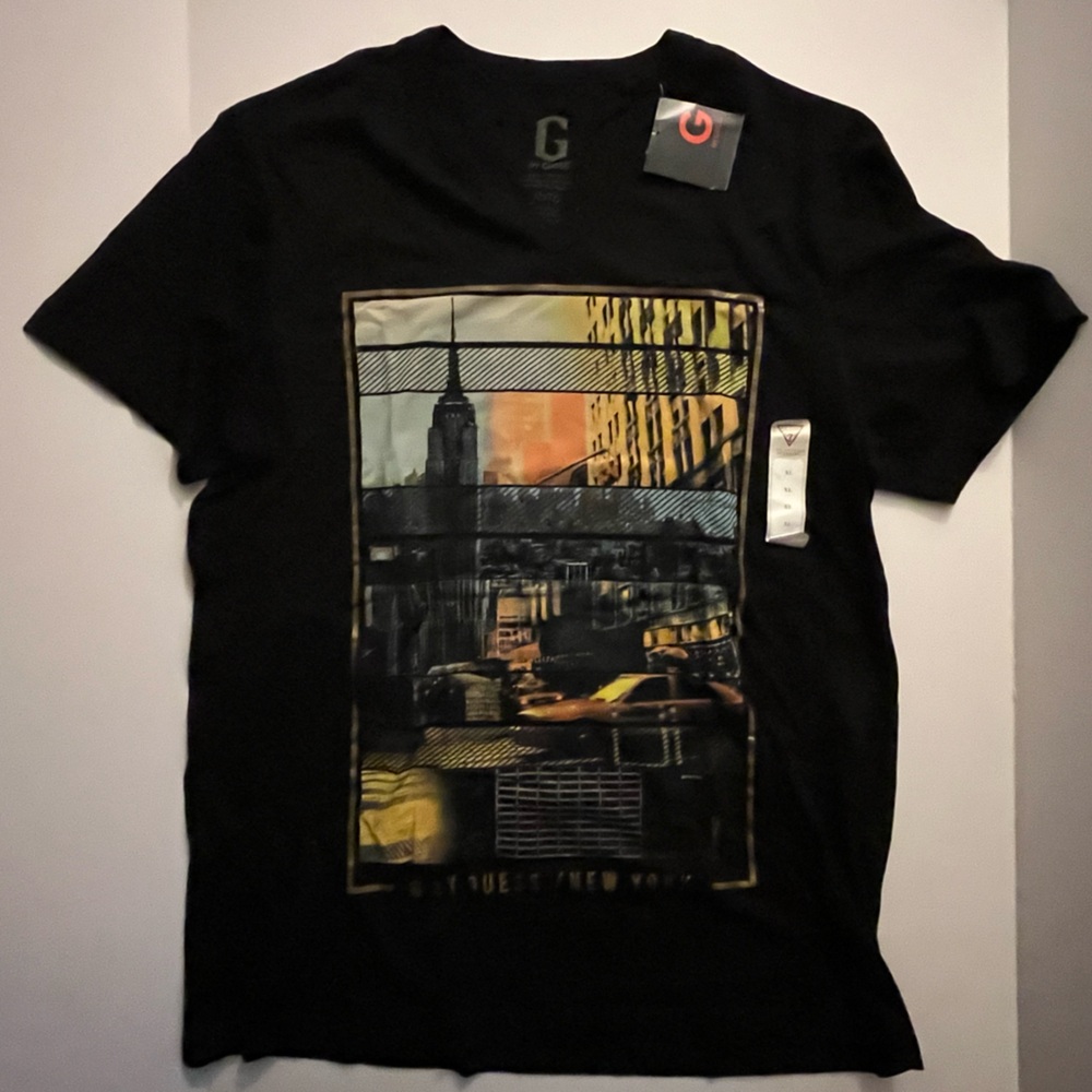 *NWT GUESS Black and Gold Bold New York City Graphic Tshirt - Men’s Size XL